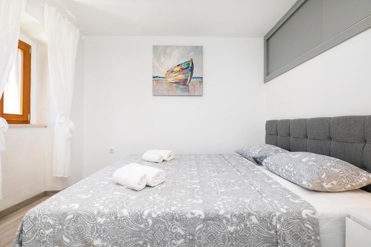 Vacation House Orange Veli Losinj Ngoại thất bức ảnh