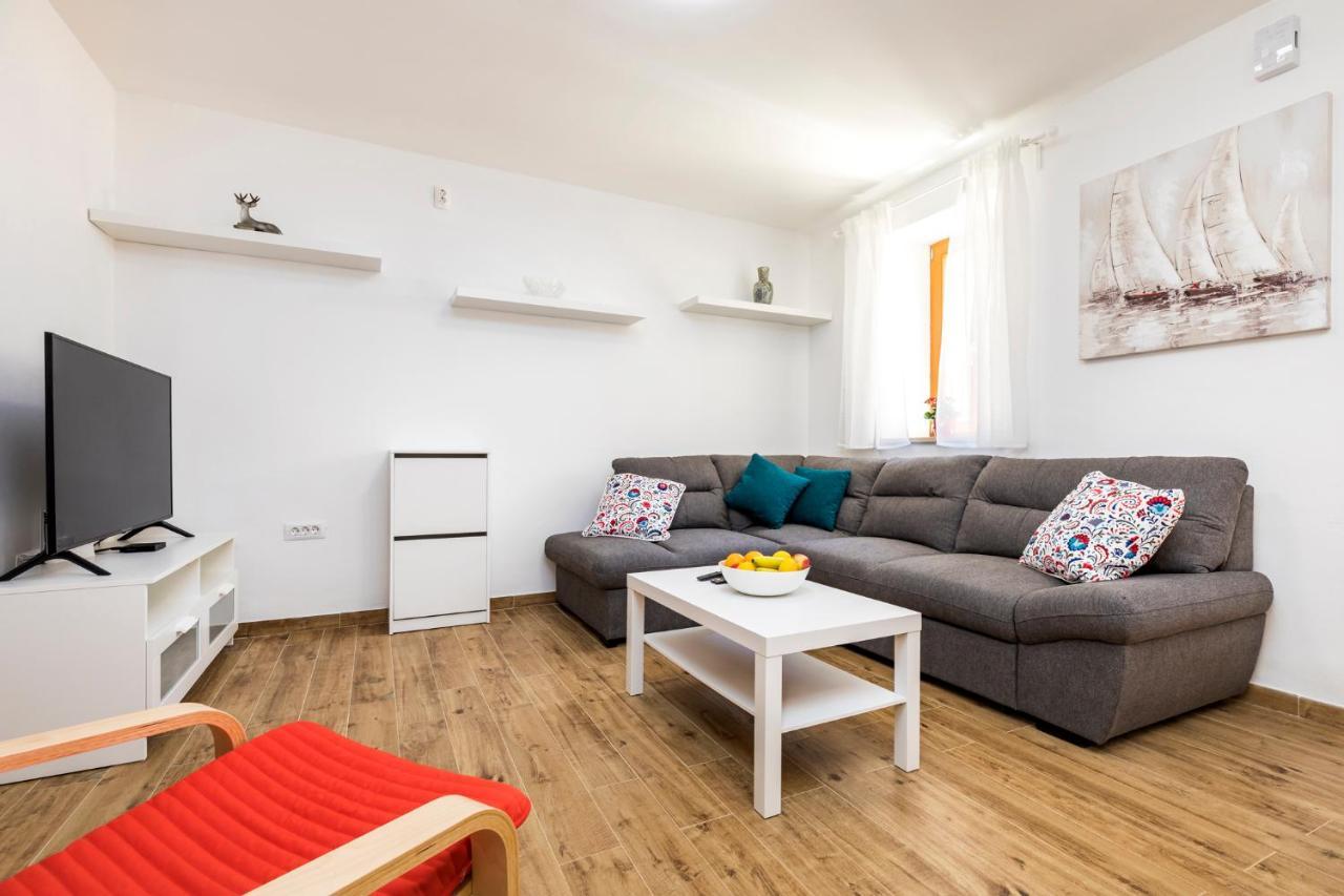 Vacation House Orange Veli Losinj Ngoại thất bức ảnh