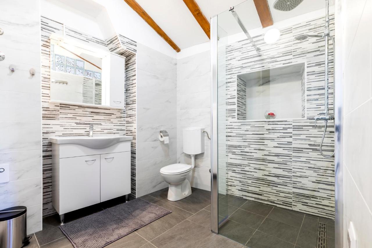 Vacation House Orange Veli Losinj Ngoại thất bức ảnh